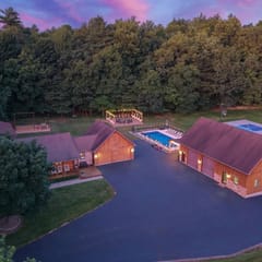 Ridgetop Cabin, Game Room, Hot Tub, Pickleball