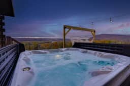 Cabin with Majestic Views, Hot Tub, Pickleball - Image 3
