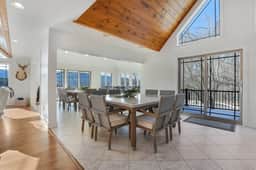 Glamorous Lodge | 6 Ensuite Rooms | Sports Courts - Image 4