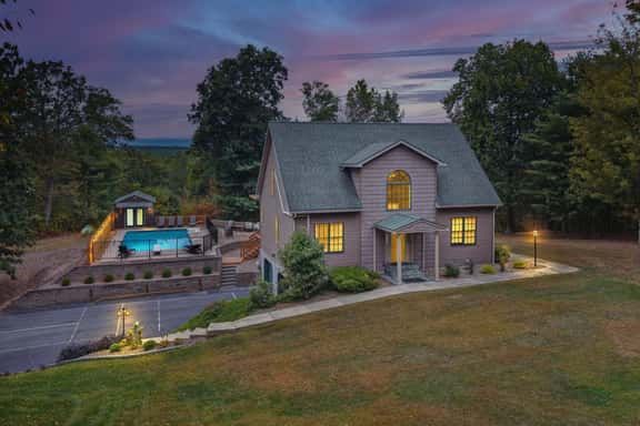 Cabin with Hot Tub, Pool, Pickleball, Hiking Trail - Image 1
