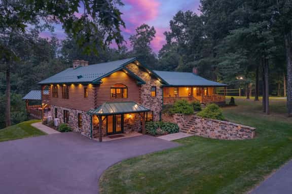Hot Tub, Private Pool, Sports Courts, Fire Pit - Image 1