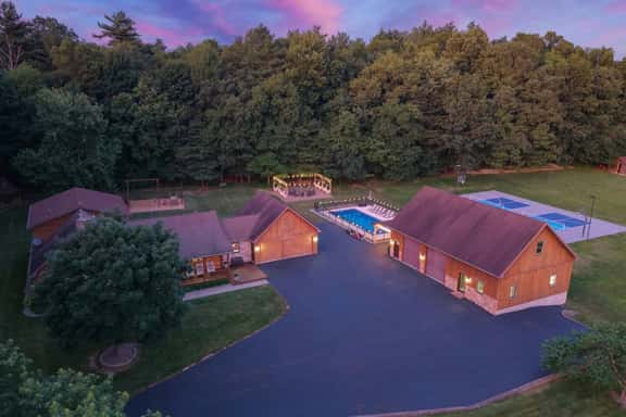 Ridgetop Cabin, Game Room, Hot Tub, Pickleball - Image 1
