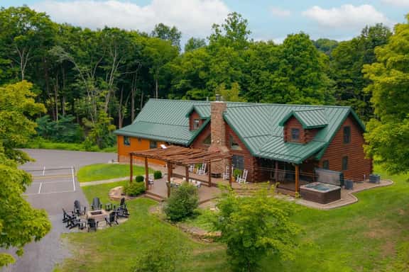 Triple Trac Lodge - Image 1