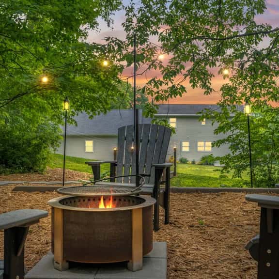 Hot Tub, Camp Fire, Game Room, Coffee/Espresso Bar - Image 1