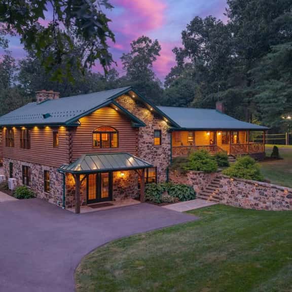 Hot Tub, Private Pool, Sports Courts, Fire Pit - Image 1
