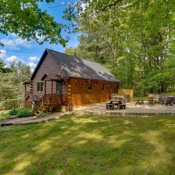 Log Cabin, Hot tub, Fire Pit, Ping Pong, Cozy - Image 1