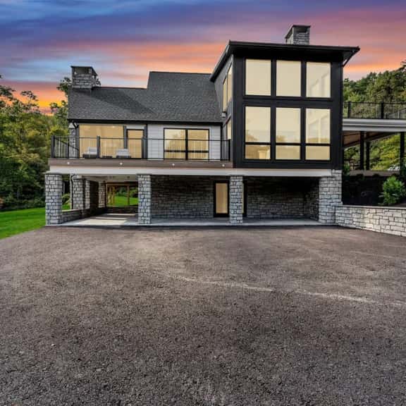 Luxury Escape, Hot Tub, Fireplace, Espresso Bar - Image 1