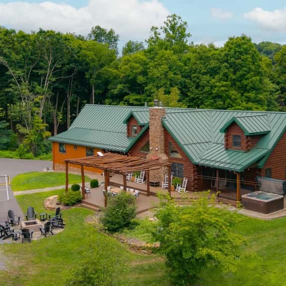 Triple Trac Lodge - Image 1