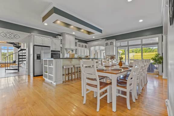 8K Sq ft | 5 Private Suites | Hot Tub | Game Room - Image 4