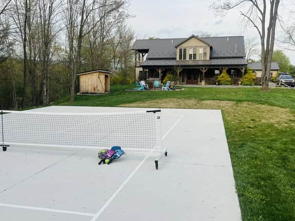 Cabin with Hot Tub, Game Room, Fire Pit, Pickleball - Image 4