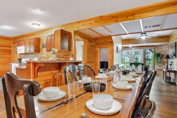 Cabin with Hot Tub, Game Room, Fire Pit, Pickleball - Image 5