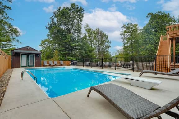 Cabin with Hot Tub, Pool, Pickleball, Hiking Trail - Image 4