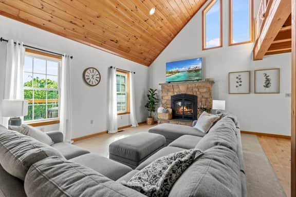 Game Room, Hot Tub, Campfire, Yard with Swing Set - Image 5