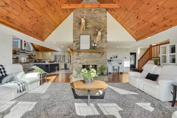 Glamorous Lodge | 6 Ensuite Rooms | Sports Courts - Image 5