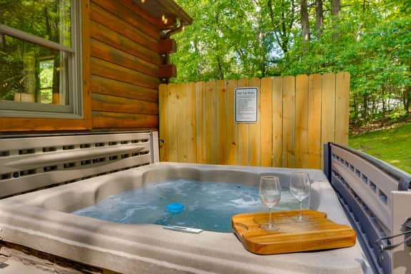 Log Cabin, Hot tub, Fire Pit, Ping Pong, Cozy - Image 2
