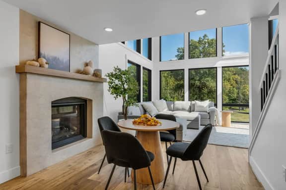Luxury Escape, Hot Tub, Fireplace, Espresso Bar - Image 2