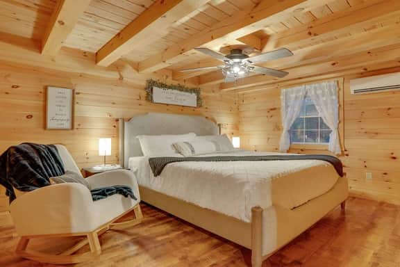 Romantic Getaway | Hot Tub, Fire Pit, Ping Pong - Image 5
