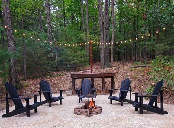 Romantic Getaway | Hot Tub, Fire Pit, Ping Pong - Image 2