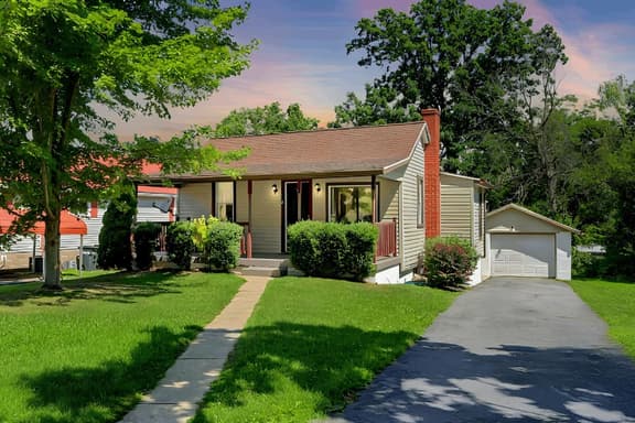 Cozy House, Pets Welcome, Minutes from Harrisburg - Image 1