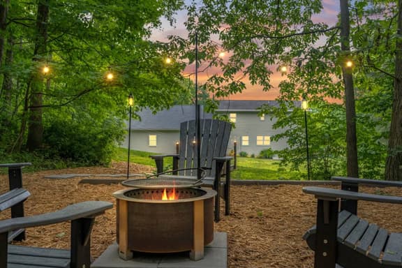 Hot Tub, Camp Fire, Game Room, Coffee/Espresso Bar - Image 1