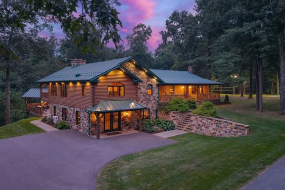 Hot Tub, Private Pool, Sports Courts, Fire Pit - Image 1