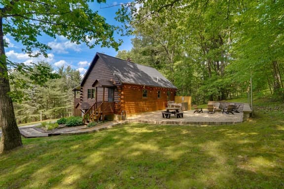 Log Cabin, Hot tub, Fire Pit, Ping Pong, Cozy - Image 1