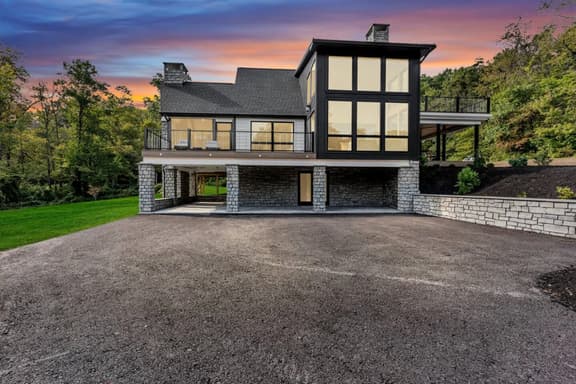 Luxury Escape, Hot Tub, Fireplace, Espresso Bar - Image 1