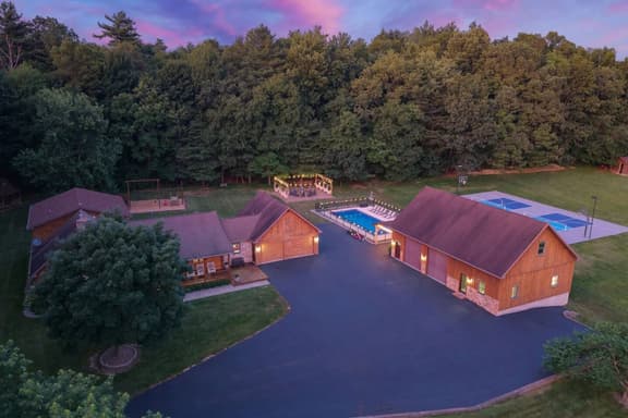Ridgetop Cabin, Game Room, Hot Tub, Pickleball - Image 1