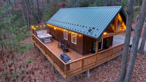 Romantic Getaway | Hot Tub, Fire Pit, Ping Pong - Image 1