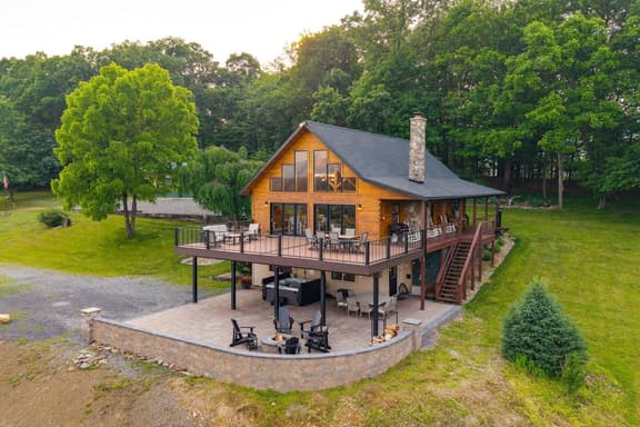 Stunning Views, Hot Tub, Secluded, Luxury Cabin - Image 1