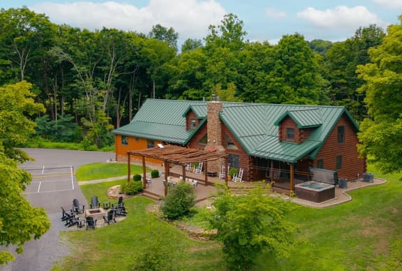 Triple Trac Lodge - Image 1